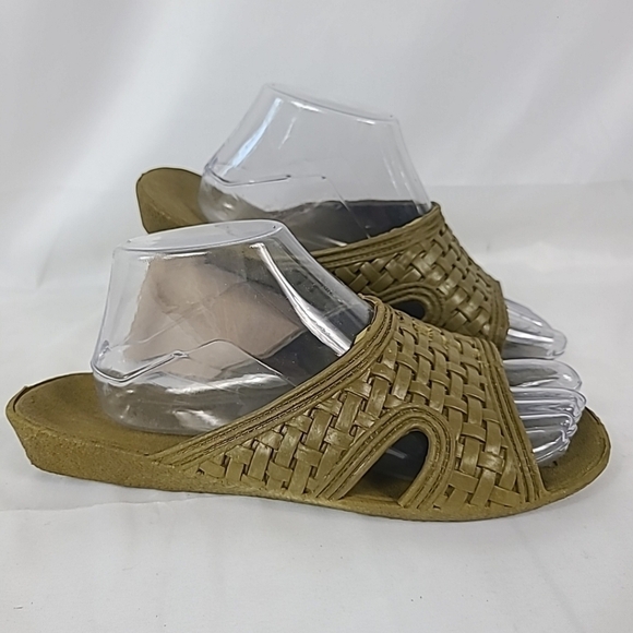 NEW Unisex Shower Jail Slides Sz 8 Green Colored Rubber Sandals Water Proof NWOT - Picture 1 of 6